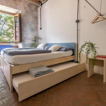 Un Posto A - All'interno Di Cascina Del 700 * Milano