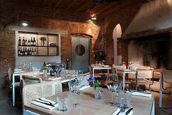 Un Posto A - All'interno Di Cascina Del 700 * Milano
