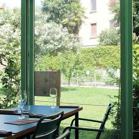 Un Posto A - All'interno Di Cascina Del 700 * Milano
