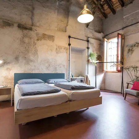 Un Posto A - All'interno Di Cascina Del 700 * Milano