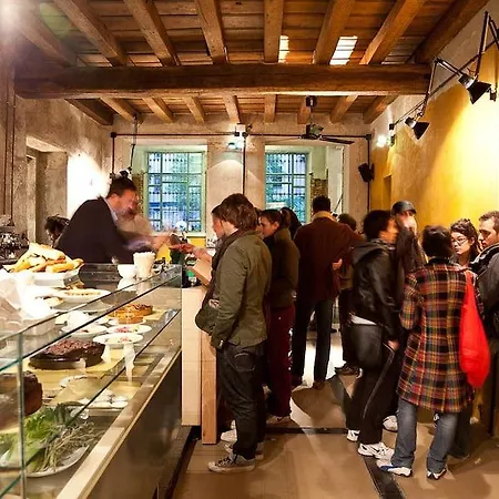 Un Posto A - All'interno Di Cascina Del 700 * Milan