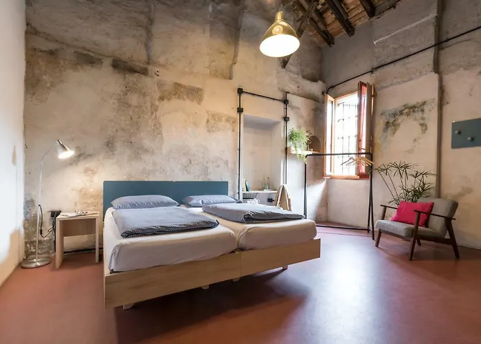 Un Posto A 3* Milano